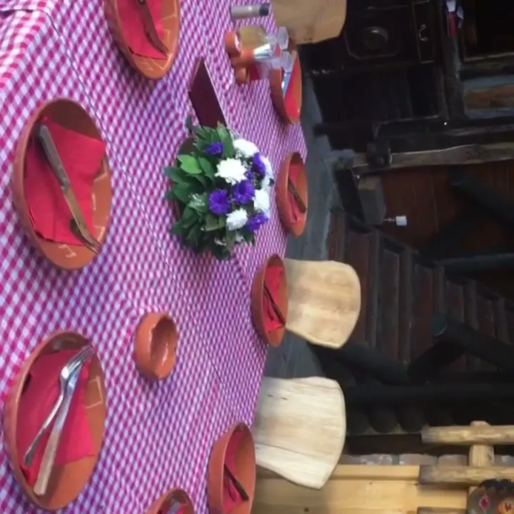 Postavljena domaća trpeza